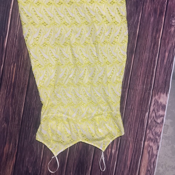 Crown & Ivy Lace Summer Spaghetti Strap Yellow Lace Dress - Picture 5 of 7